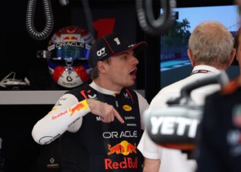 JEDDAH (Saudi Arabia), 19/04/2025.- Red Bull Racing driver Max Verstappen of Netherlands in action during the third practice session for the Formula 1 Saudi Arabian Grand Prix, in Jeddah, Saudi Arabia, 19 April 2025. The 2025 Formula 1 Saudi Arabian Grand Prix is held at the Jeddah Corniche Circuit on 20 April. (Fórmula Uno, Países Bajos; Holanda, Arabia Saudita) EFE/EPA/ALI HAIDER