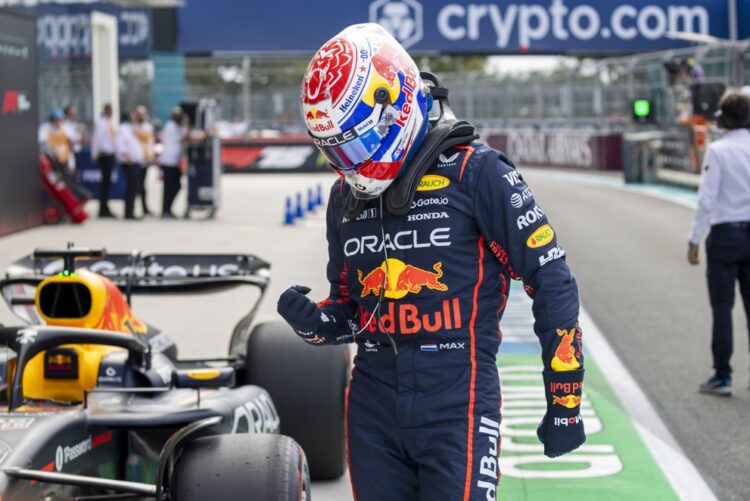 MIAMI GARDENS (United States), 04/05/2025.- Red Bull Racing driver Max Verstappen of Netherlands celebrates pole position following qualifying during the 2025 Formula 1 Miami Grand Prix at the Miami International Autodrome in Miami Gardens, Florida, 03 May 2025. The 2025 Formula 1 Miami Grand Prix is held at the Miami International Autodrome on 04 May. (Fórmula Uno, Países Bajos; Holanda) EFE/EPA/SHAWN THEW