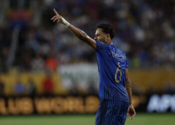 ORLANDO (United States), 30/06/2025.- Renan Lodi of Al Hilal gestures during the first half of the FIFA Club World Cup 2025 match between Manchester City and Al Hilal in Orlando, Florida, USA, 30 June 2025. (Mundial de Fútbol) EFE/EPA/MIGUEL RODRIGUEZ