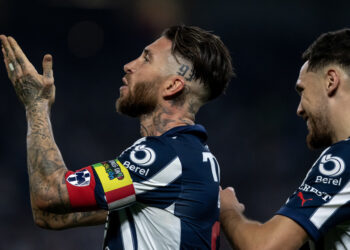 AME6020. MONTERREY (MÉXICO), 02/03/2025.- Sergio Ramos (c) de Rayados celebra un gol ante Santos este domingo, durante un partido de la Liga MX en el estadio BBVA en Monterrey (México). EFE/ Miguel Sierra