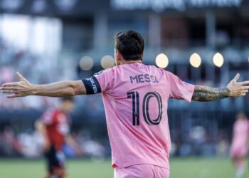 FORT LAUDERDALE (United States), 31/07/2025.- Inter Miami CF Forward Lionel Messi gestures during the soccer Leagues Cup 2025 soccer match between the Inter Miami CF and the Atlas FC in Fort Lauderdale, Florida, USA, 30 July 2025. The Leagues Cup is an annual soccer competition between clubs from Major League Soccer. EFE/EPA/CRISTOBAL HERRERA-ULASHKEVICH
