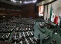Legisladores en la cámara baja del Congreso esperan la ceremonia de investidura del presidente Andrés Manuel López Obrador, el 1 de diciembre de 2018, en Ciudad de México. (AP Foto/Marco Ugarte, Archivo)