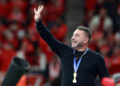 MEX3160. TOLUCA (MÉXICO), 25/05/2025.- El entrenador del Toluca Antonio Mohamed celebra este domingo, tras obtener el campeonato en un partido de la final del Torneo Clausura 2025 de la Liga MX entre Toluca y América, en el estadio Nemesio Díez en Toluca (México). EFE/ Alex Cruz