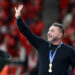 MEX3160. TOLUCA (MÉXICO), 25/05/2025.- El entrenador del Toluca Antonio Mohamed celebra este domingo, tras obtener el campeonato en un partido de la final del Torneo Clausura 2025 de la Liga MX entre Toluca y América, en el estadio Nemesio Díez en Toluca (México). EFE/ Alex Cruz