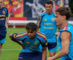 España se prepara para amistoso en México sin tres jugadores clave