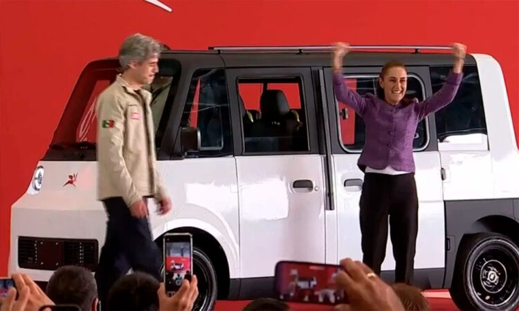 Claudia Sheinbaum lanza Olinia, el primer coche eléctrico mexicano